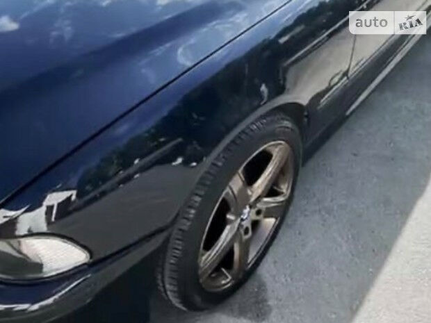 БМВ 530 2000 года BMW 530 2000 года
