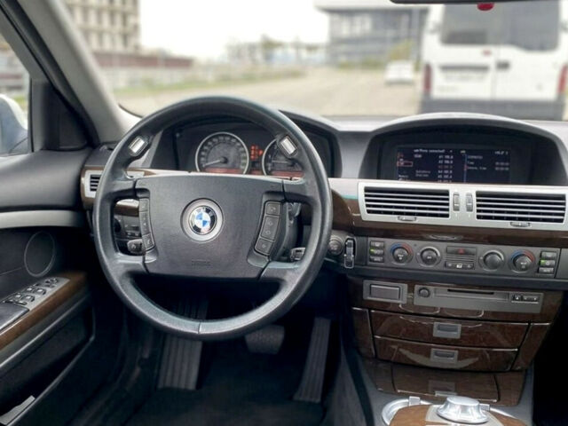 BMW 7 2003 года