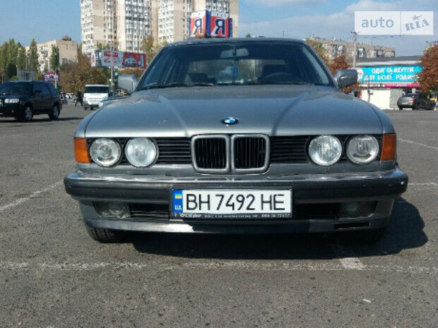 BMW 730 1990 года