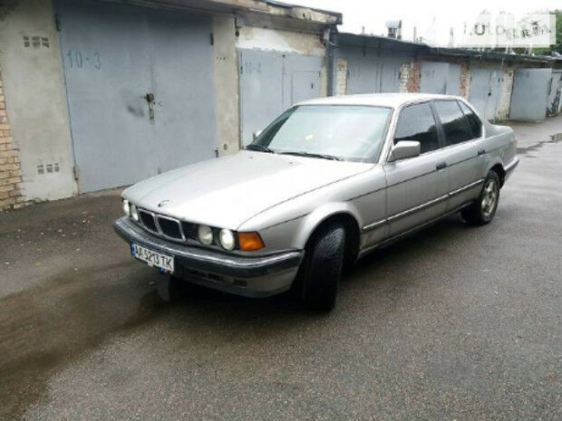 BMW 730 1988 года