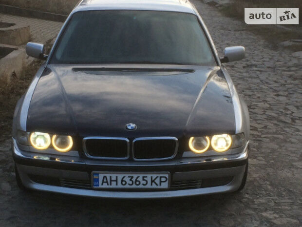 BMW 735 1999 года