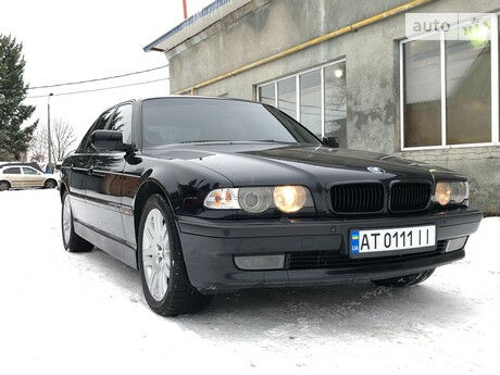 BMW 735 2000 года