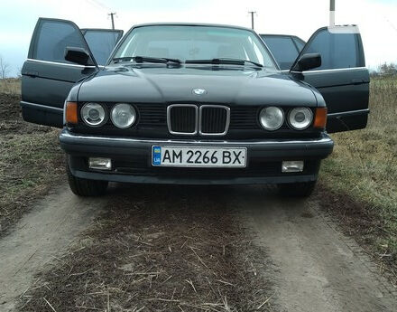 Фото на отзыв с оценкой 4.8 о BMW 735 1990 году выпуска от автора "Ярослав" с текстом: Нормальное, я бы даже сказал хорошее авто, очень комфортное, запчасти условно не дорогие, нужно у...