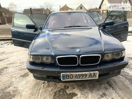 BMW 740 2001 года