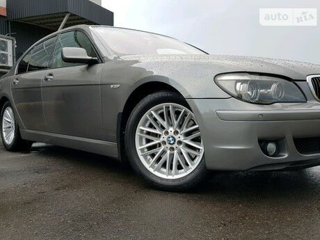 БМВ 740 2005 года BMW 740 2005 года