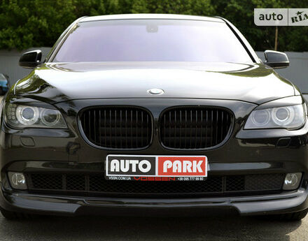 BMW 740 2011 року