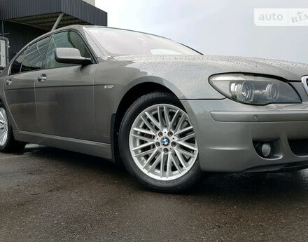 BMW 740 2005 року