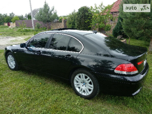 BMW 745 2001 года