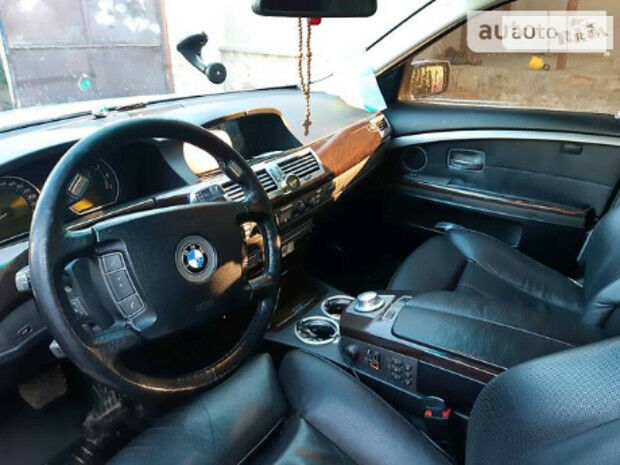 BMW 745 2003 года