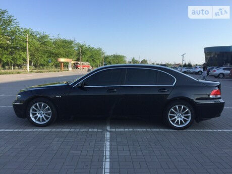 BMW 745 2004 года