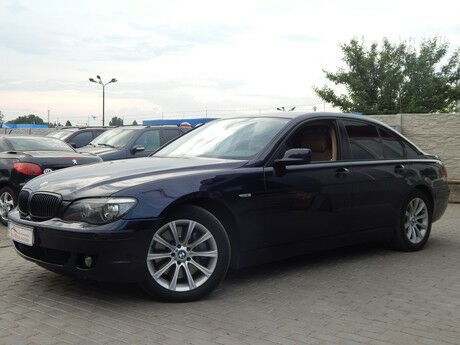 BMW 745 2006 року