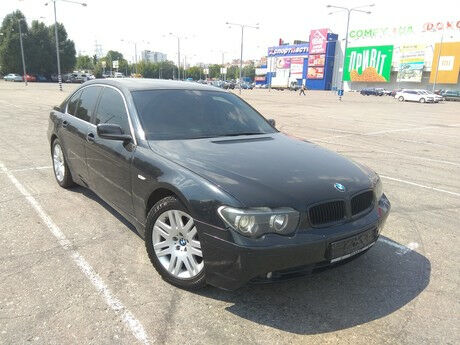 BMW 745 2003 року