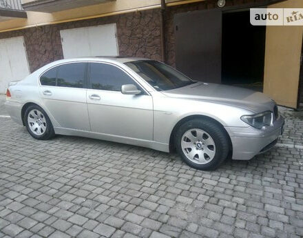 BMW 745 2002 года