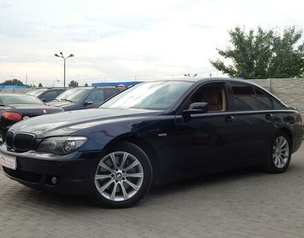 BMW 745 2006 года