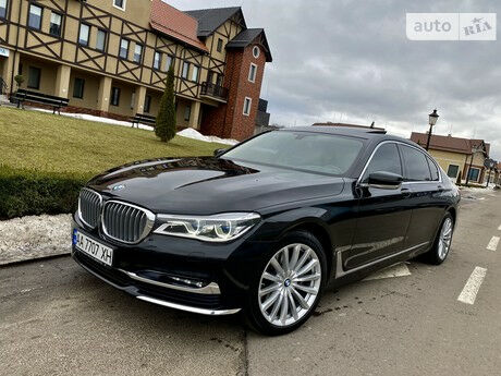 BMW 750 2015 года