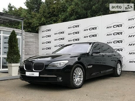 BMW 750 2010 года