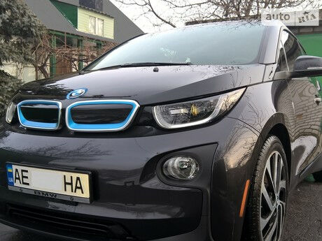 БМВ И3 2015 року BMW I3 2015 року