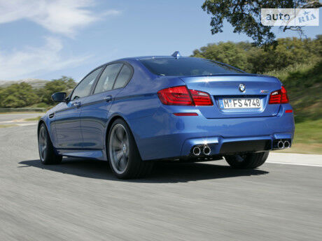 БМВ М5 2006 року BMW M5 2006 року