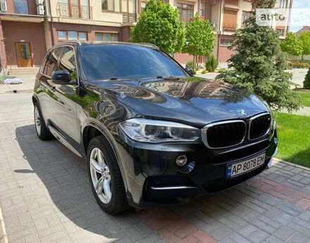 BMW X5 2015 року