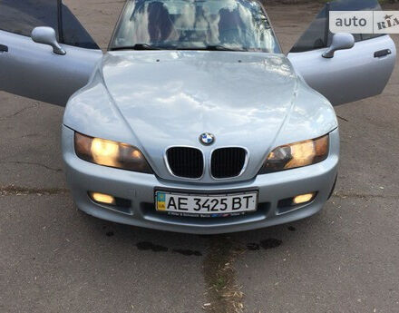 Фото на відгук з оцінкою 4   про авто BMW Z3 1997 року випуску від автора “Bugagager” з текстом: BMW Z3 - машина сугубо для развлекательных и красовательных целей. Передвижение на ней - одно удо...