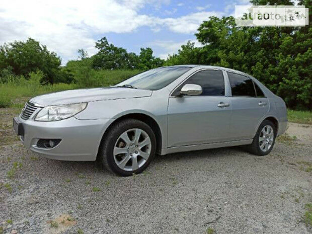 БИД Ф6 2013 року BYD F6 2013 року