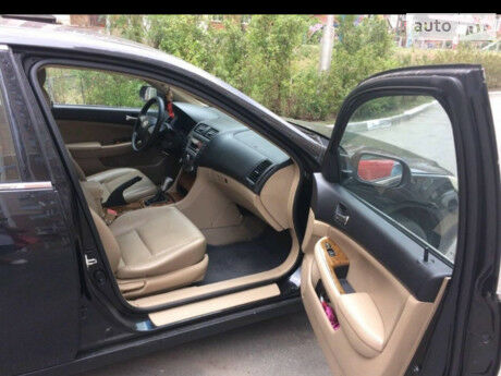 БИД Ф6 2011 року BYD F6 2011 року