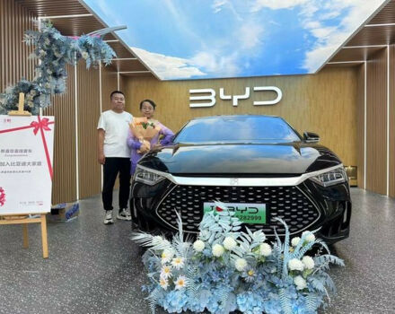 BYD Han 2023 року - Фото 2 автомобіля