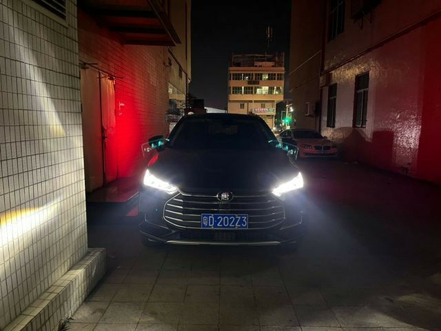 BYD Tang 2023 року