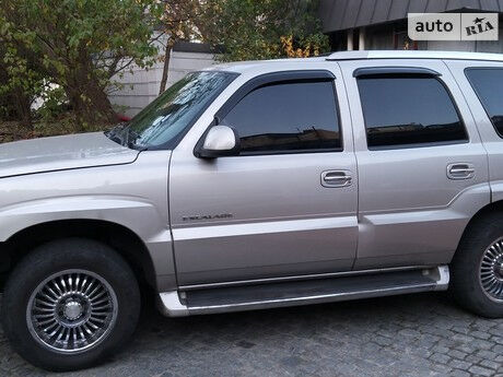 Cadillac Escalade 2003 года