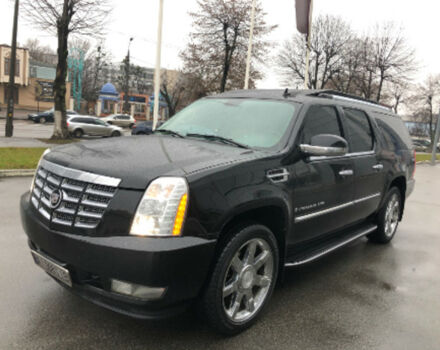 Фото на отзыв с оценкой 4.6 о Cadillac Escalade 2007 году выпуска от автора "Андрей" с текстом: Отличный автомобиль на все случаи жизни! В обслуживании не прихотливая, надёжный двигатель и акп,...