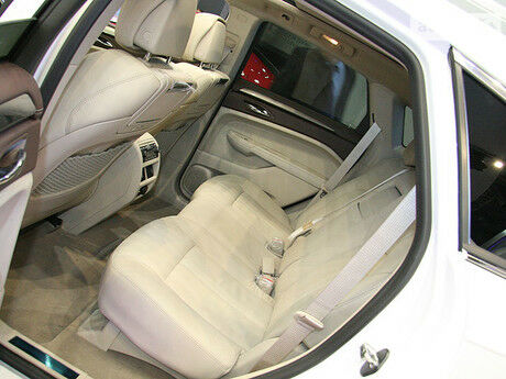 Cadillac SRX 2010 года