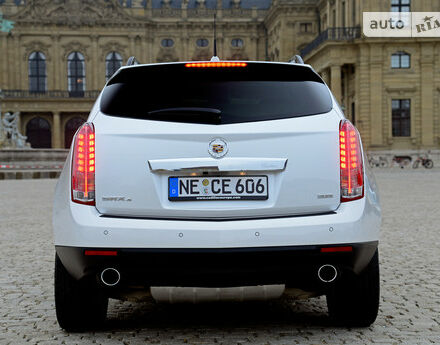 Cadillac SRX 2005 года