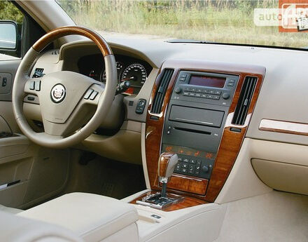 Cadillac STS 2004 року