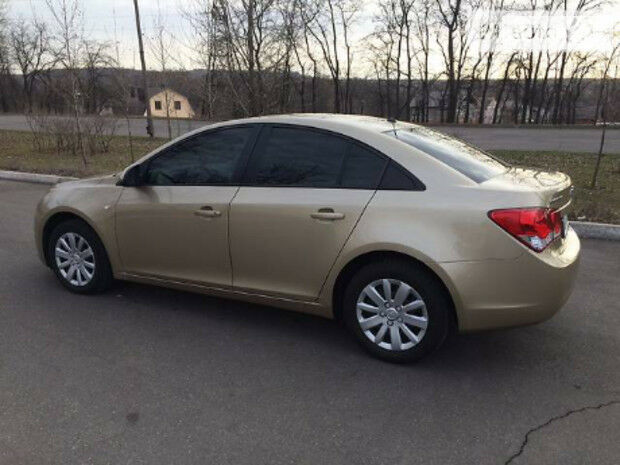 Chevrolet Cruze 2010 року