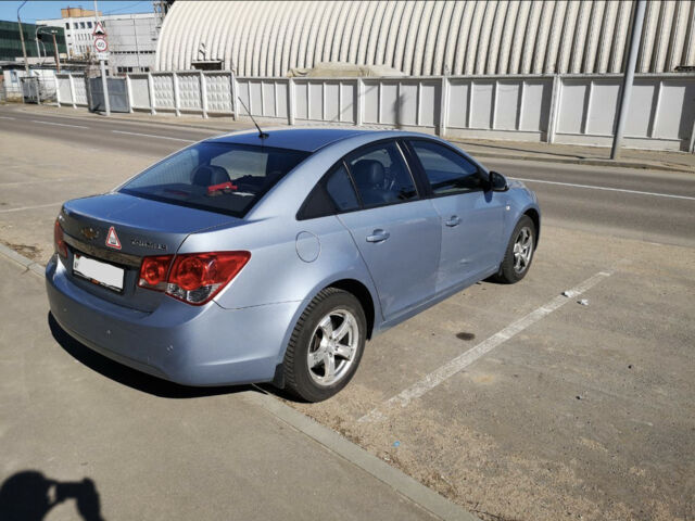 Chevrolet Cruze 2011 року