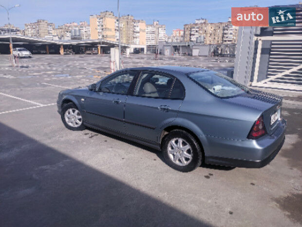 Chevrolet Evanda 2005 року