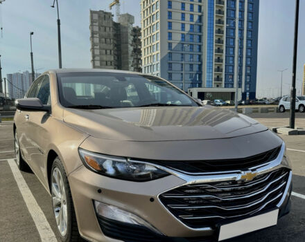 Фото на отзыв с оценкой 4.8 о Chevrolet Malibu 2018 году выпуска от автора "GregorS" с текстом: Пожалуй, лучший вариант в своей категории. Очень привлекательный внешний вид, эргономичный салон,...