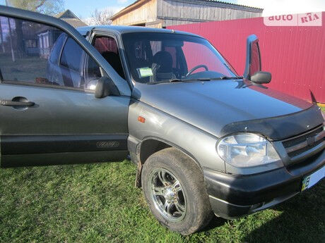 Шевроле Нива 2005 года Chevrolet Niva 2005 года