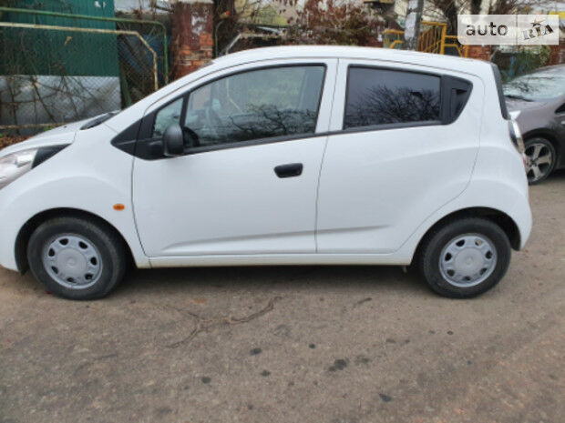Chevrolet Spark 2011 року