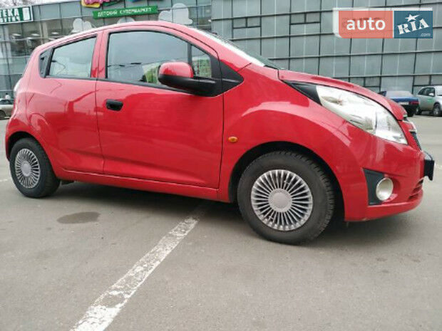 Chevrolet Spark 2011 года