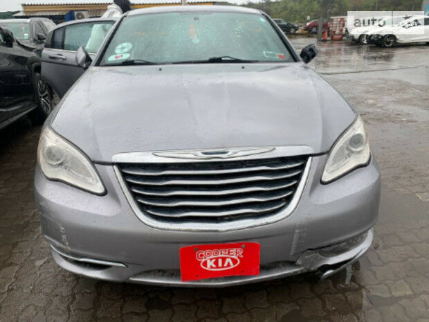 Крайслер 200 2013 года Chrysler 200 2013 года