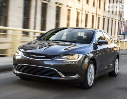 Фото на отзыв с оценкой 4 о Chrysler 200 2016 году выпуска от автора "Руслан" с текстом: Машина очень неплохая за свои деньги. Внешне смотрится очень достойно. Дизайн кузова очень красив...