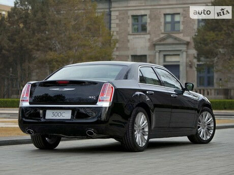 Chrysler 300C 2005 года