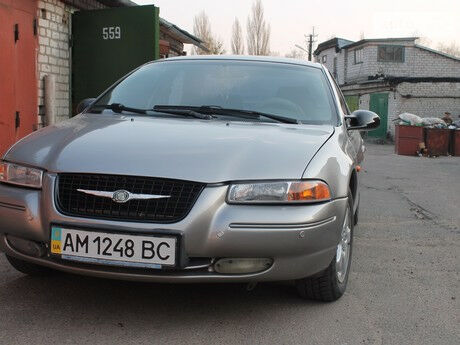Крайслер Статус 1999 року Chrysler Stratus 1999 року