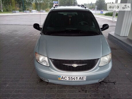 Chrysler Town & Country 2002 року