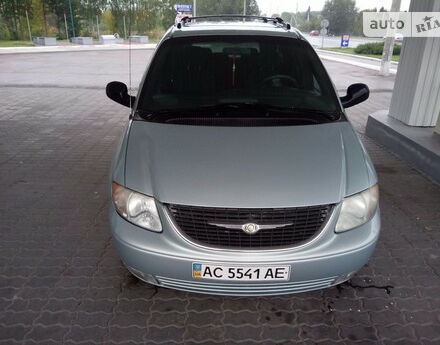 Chrysler Town & Country 2002 года