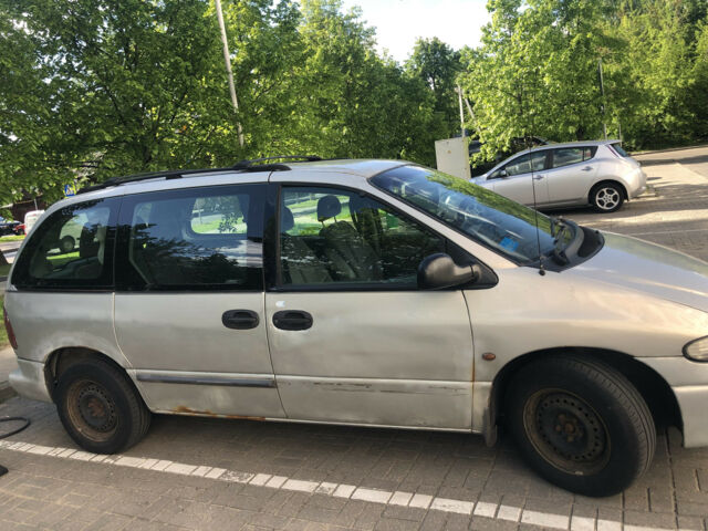 Chrysler Voyager 2000 року