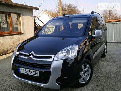 Ситроен Берлинго пасс. 2011 года Citroen Berlingo пасс. 2011 года