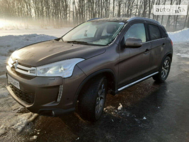 Citroen C4 Aircross 2015 года