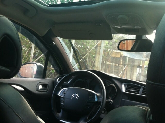 Citroen C4 2012 года